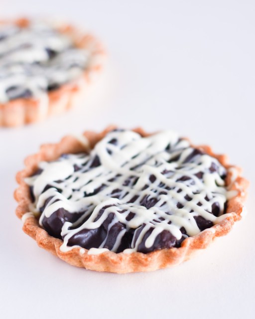 Mazurek - Easter tart with chocolate and prunes 