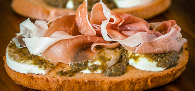 Bruschetta with arugula pesto – Donna Hay&nbsp;Challenge