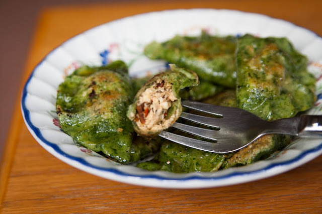 Green pierogi with curd cheese and dried tomatoes&nbsp;filling