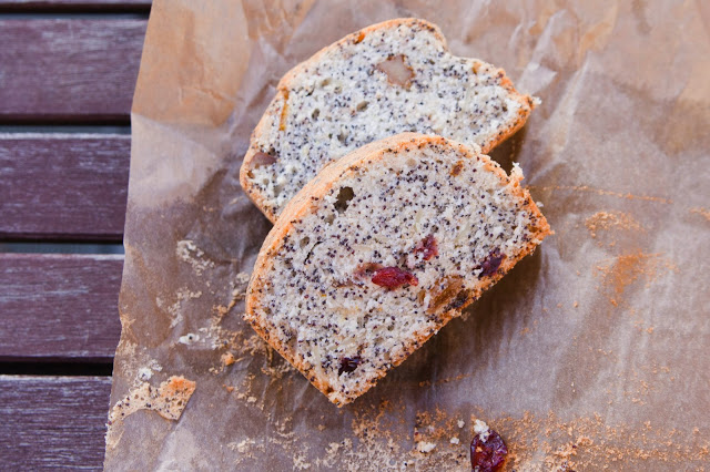 Freckled cake with poppy seeds Freckled cake with poppy seeds