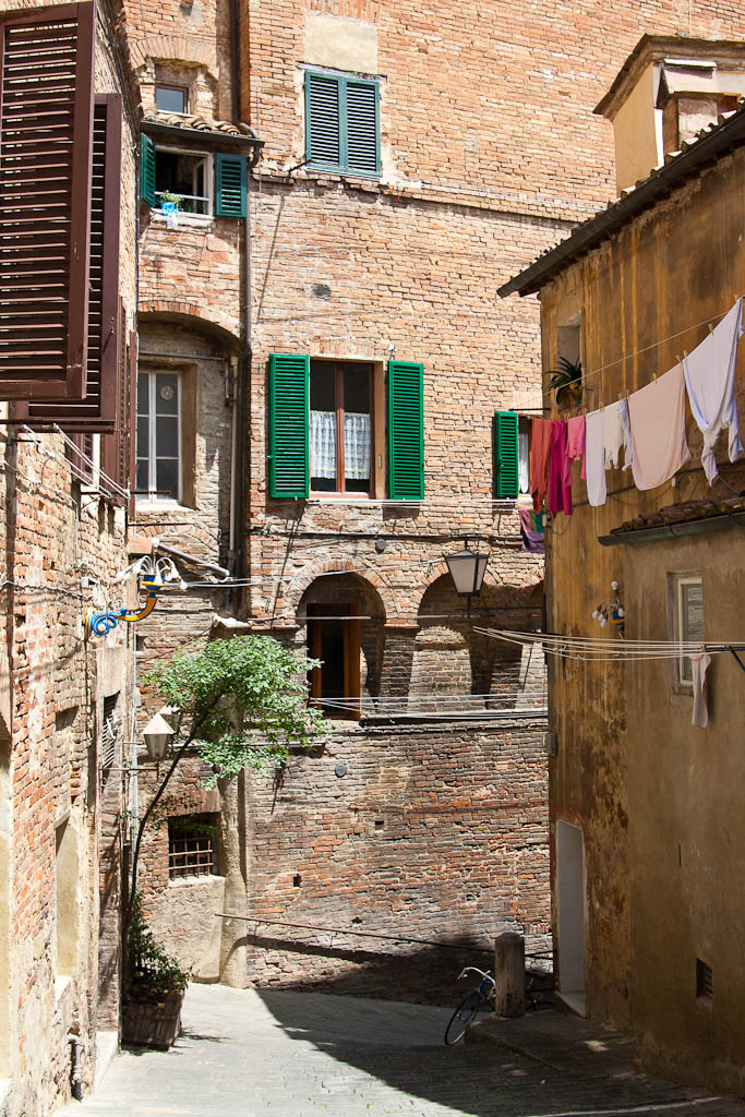 Tuscan street