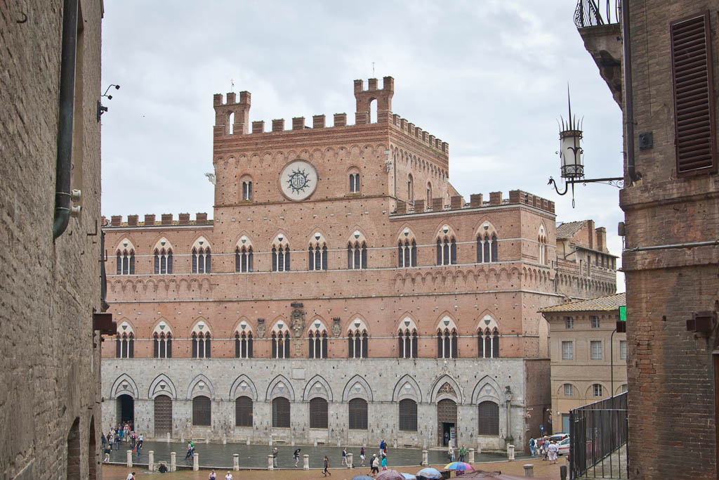 Siena market square