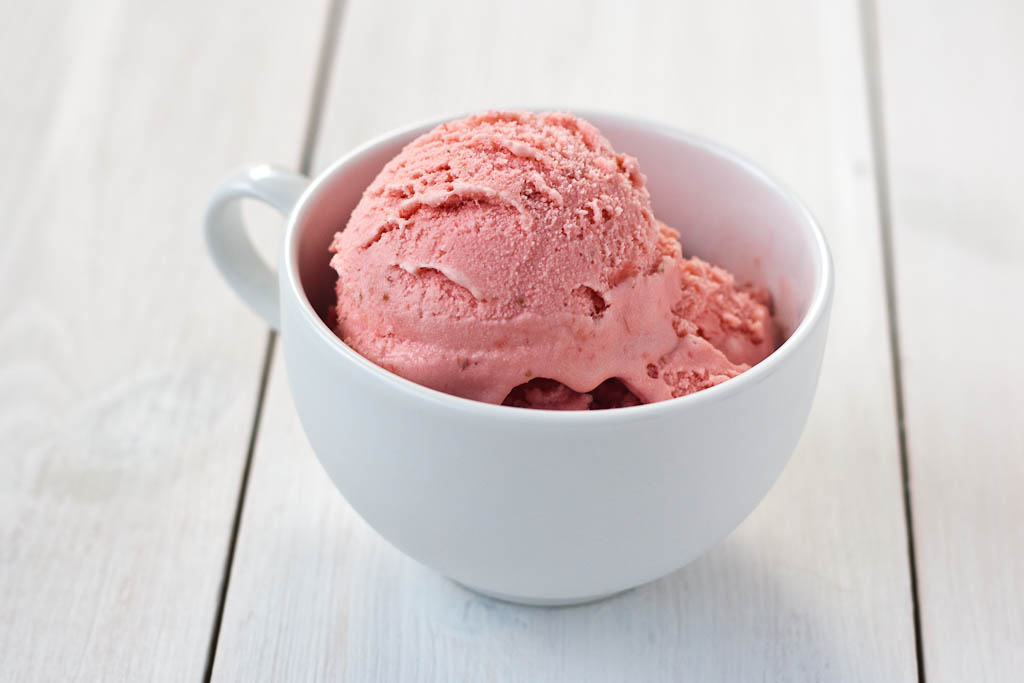 Easy strawberry ice&nbsp;cream