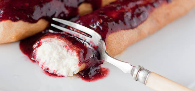 Crepes with sweet cheese&nbsp;filling