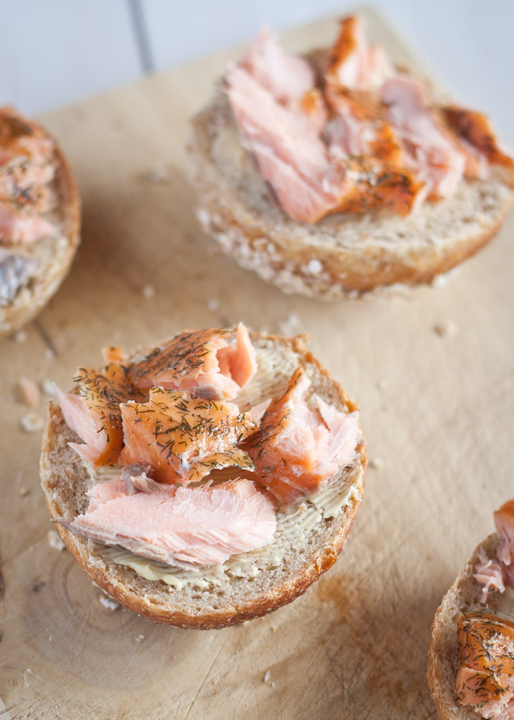 Bread rolls with oats