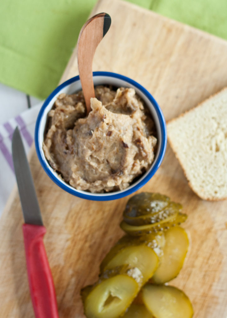 Cannellini beans spread or vegetarian lard
