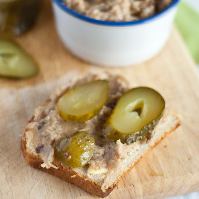 Cannellini beans spread or vegetarian lard