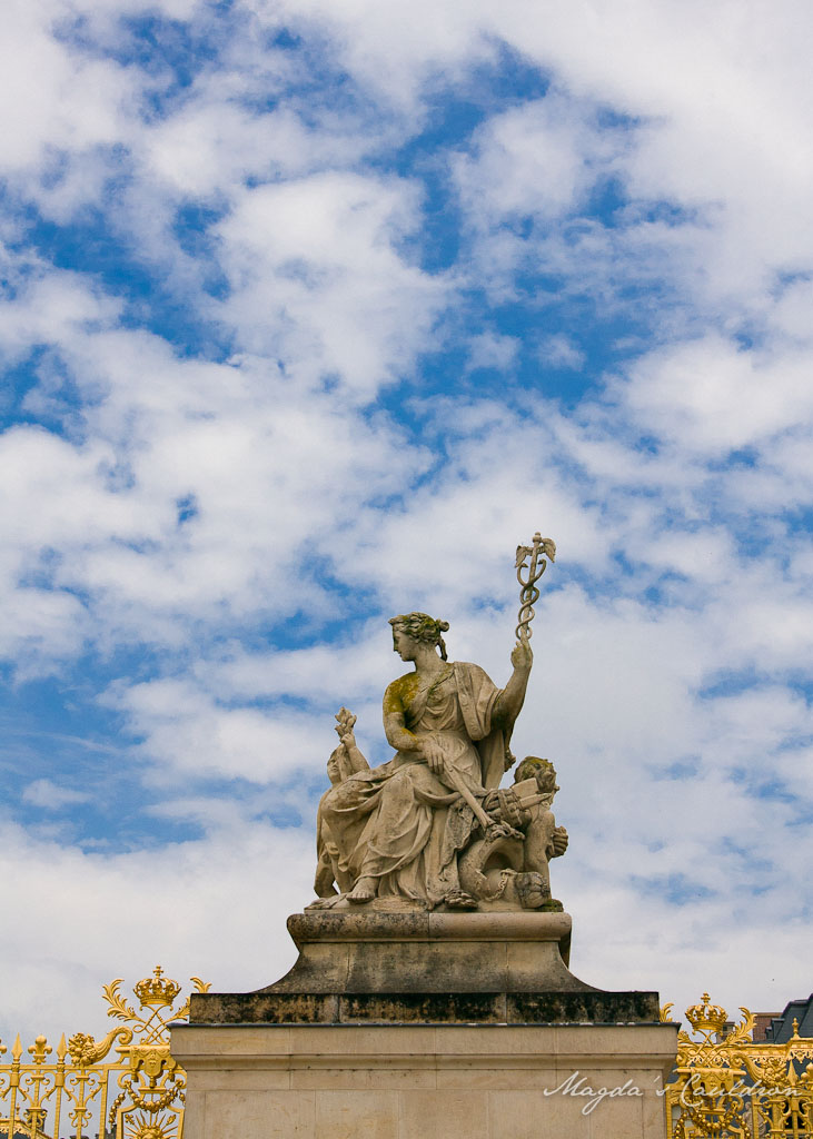 Versaille the statue in the blue sky