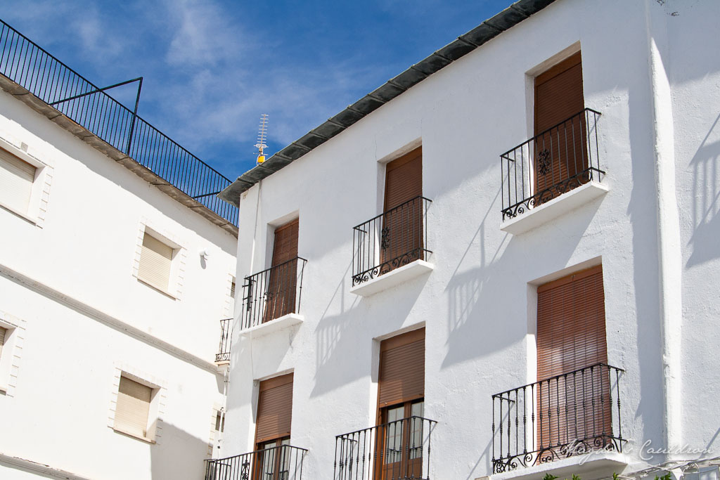 White buildings in Nevada, Spain