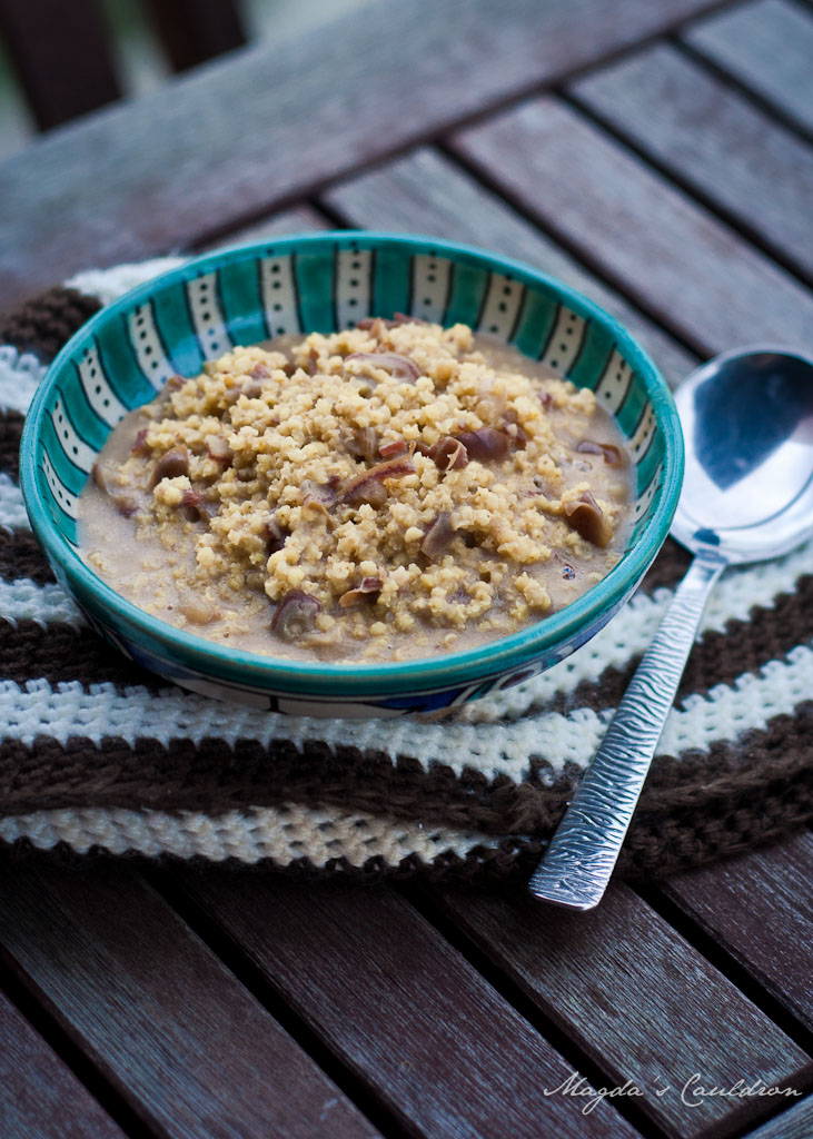 Hazelnut millet porridge with&nbsp;dates