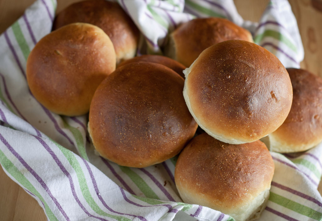 Simple bread rolls