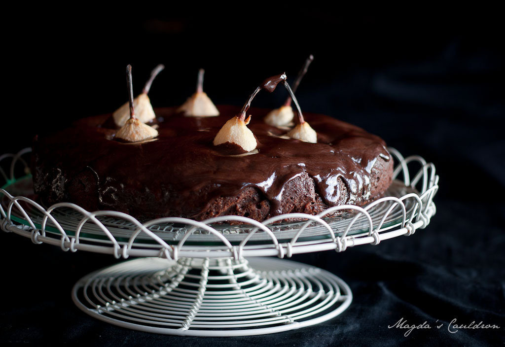 Almond chocolate pear cake