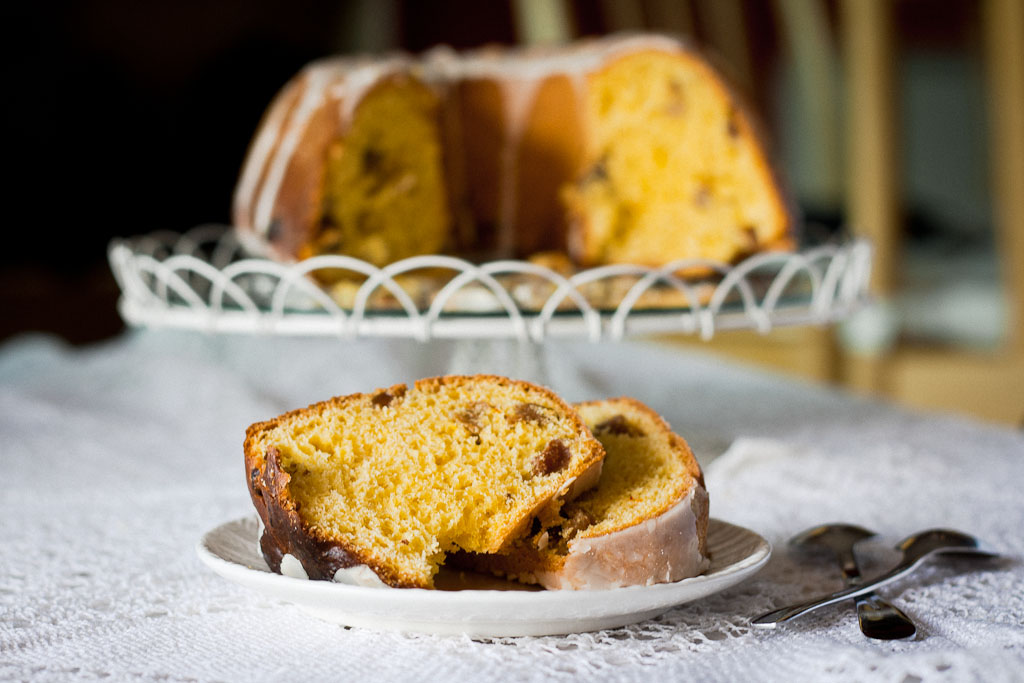 Easter saffron yeast cake (babka)