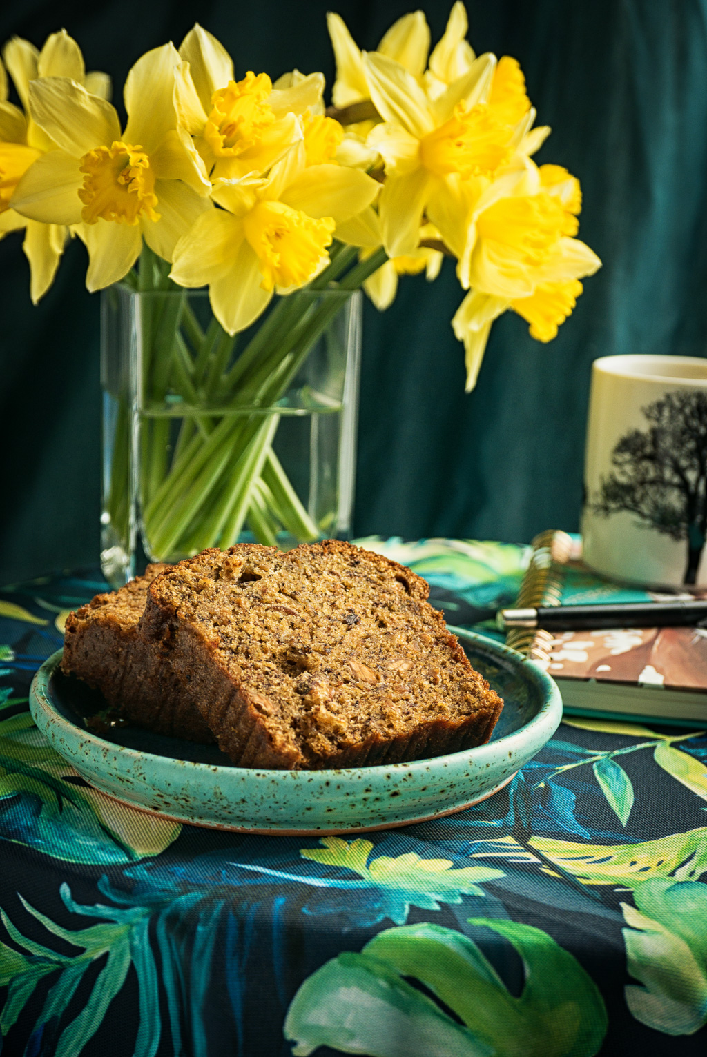 Banana bread with&nbsp;almonds
