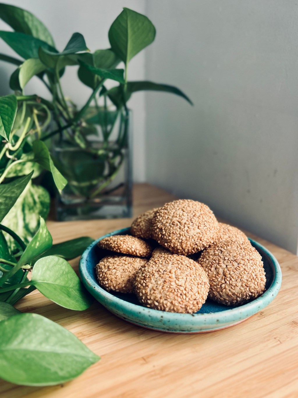 Crispy sesame cookies: Easy homemade recipe with a hint of&nbsp;cinnamon